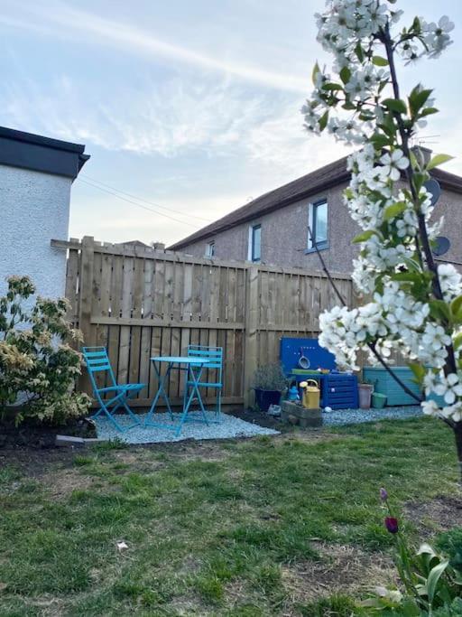 3 Bedroom Well Connected Family Home Free Parking Edinburgh Exterior photo