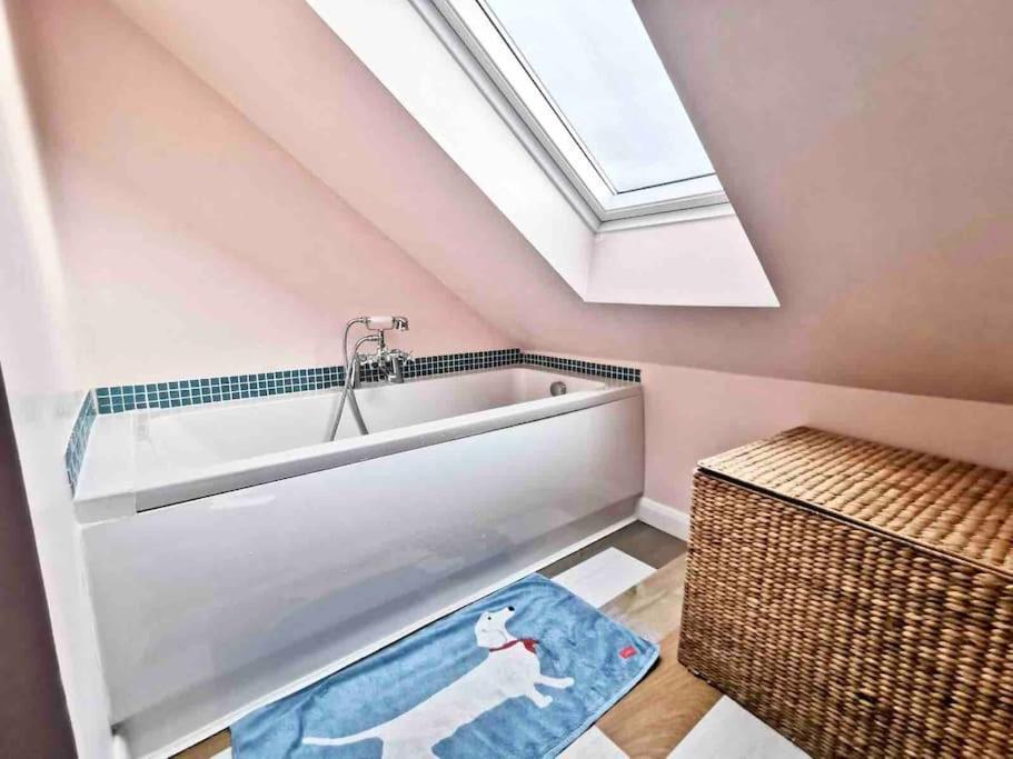 3 Bedroom Well Connected Family Home Free Parking Edinburgh Exterior photo